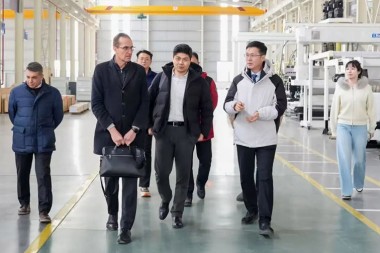 Shirikianeni kwa Maendeleo, Shirikianeni Kimataifa – Mkurugenzi Mtendaji wa Piovan Global Atembelea Jwell Machinery